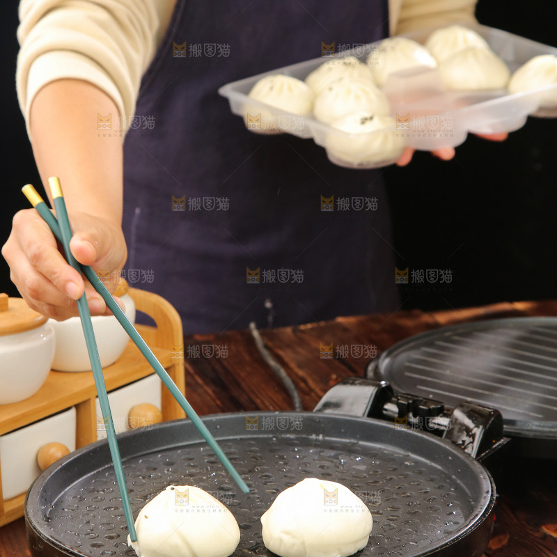 深底上的牛肉包子