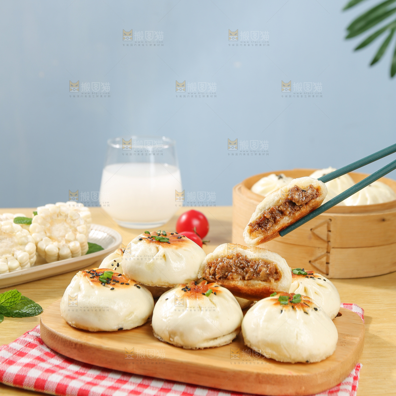 浅底上的牛肉包子