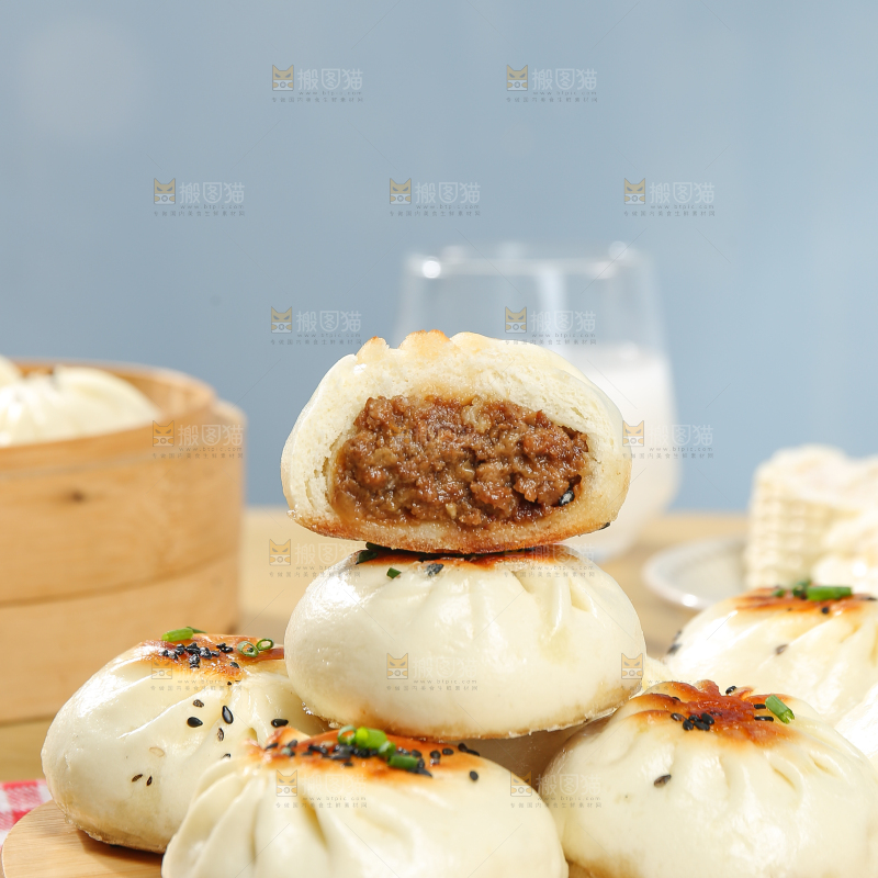 浅底上的牛肉包子