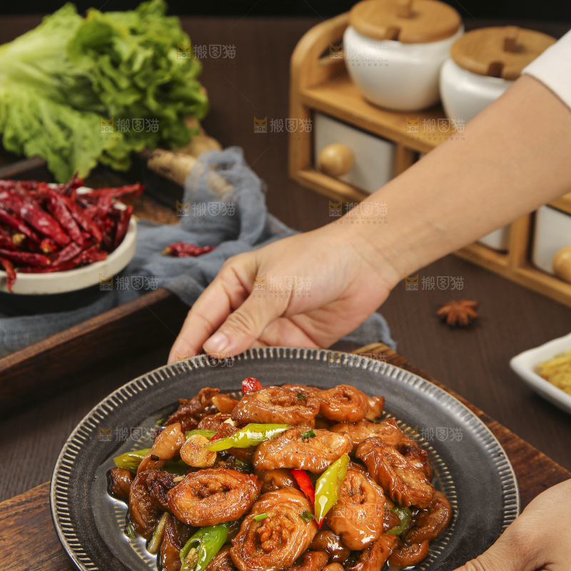 深底上的炒肥肠