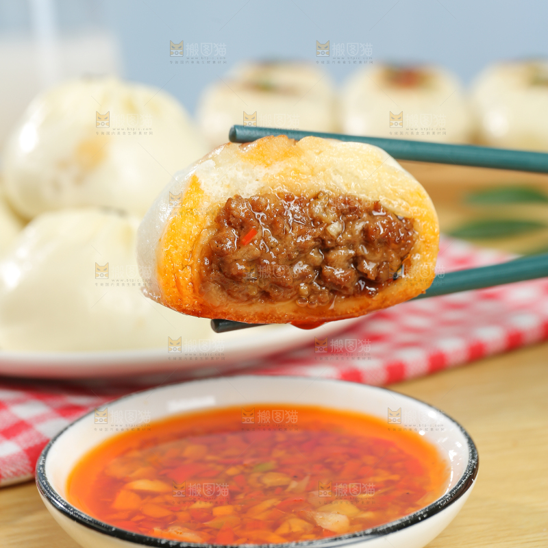 浅底上的牛肉包子