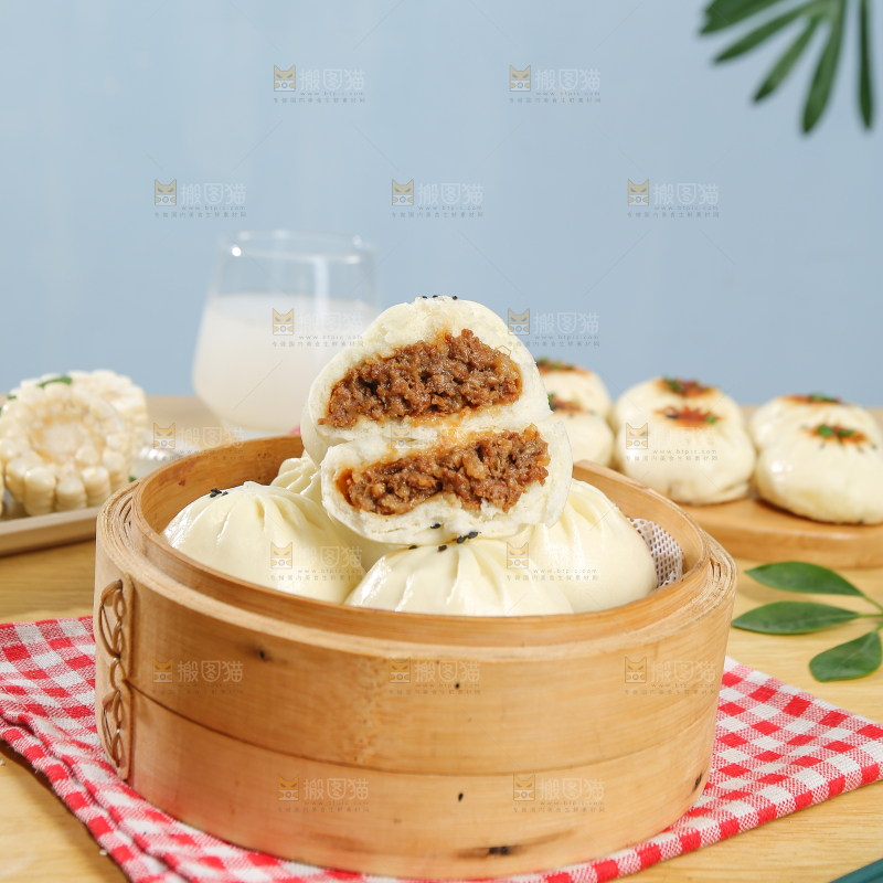 浅底上的牛肉包子