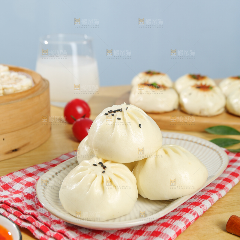 浅底上的牛肉包子