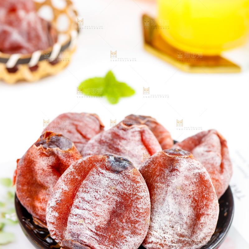 浅底上的吊柿饼