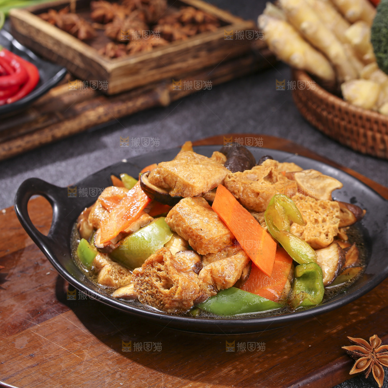 深底上的炒豆泡