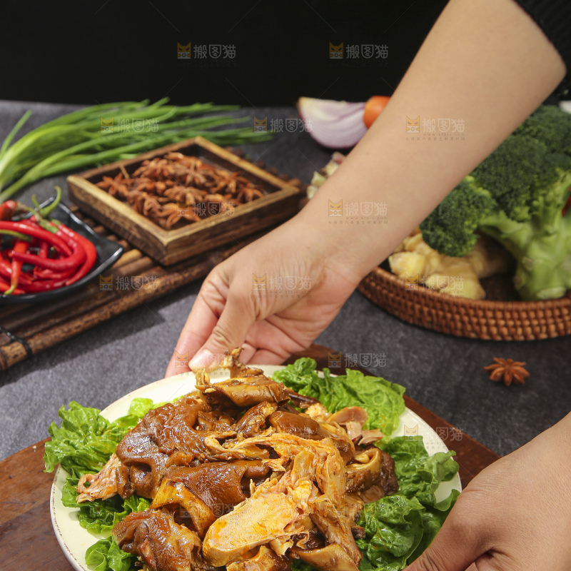 深底上的羊头肉