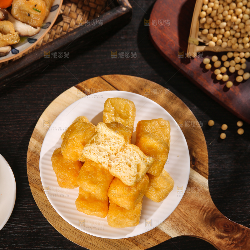 深底上的油豆腐