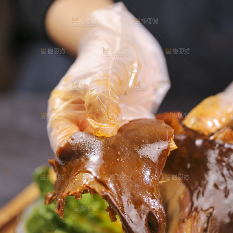 深底上的羊头肉