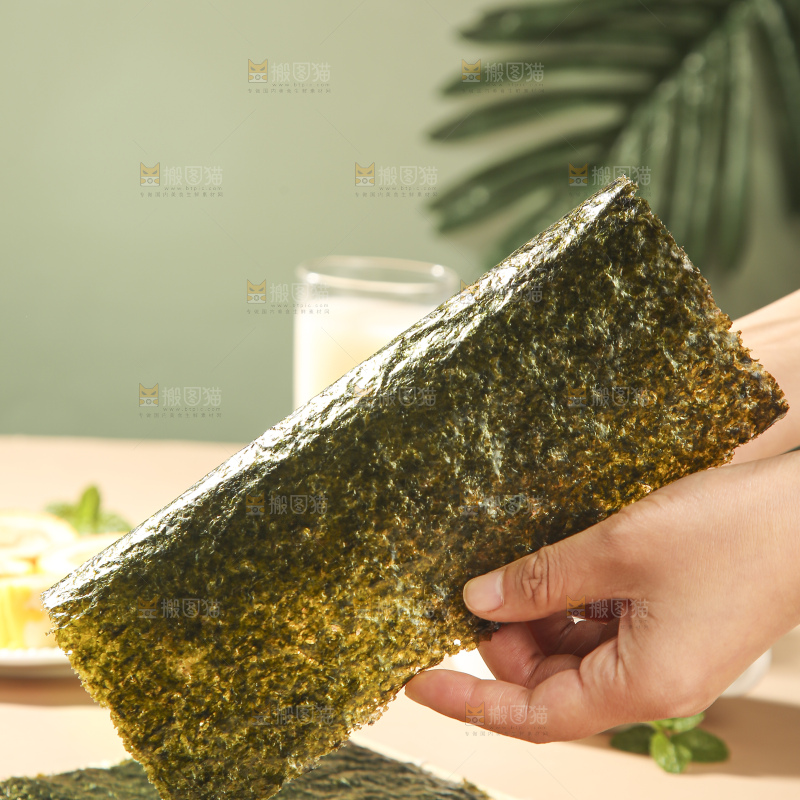 浅底上的海苔卷