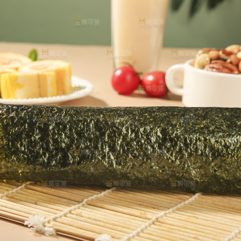 浅底上的海苔卷