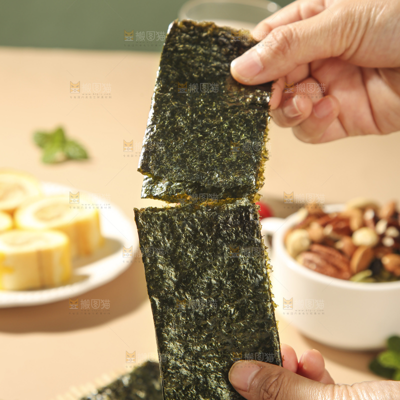 浅底上的海苔卷