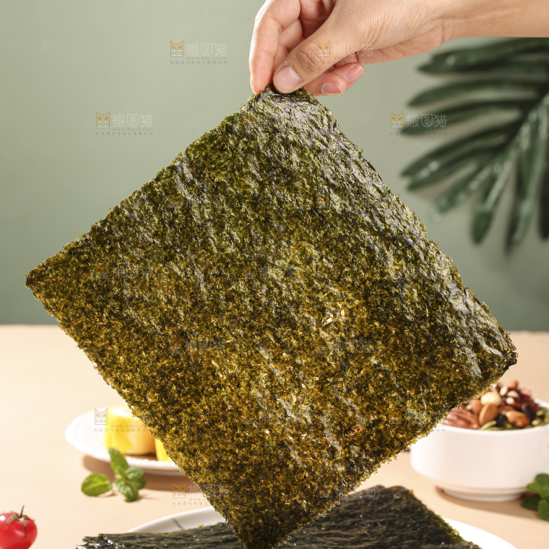 浅底上的海苔卷