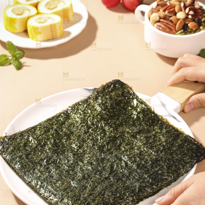 浅底上的海苔卷