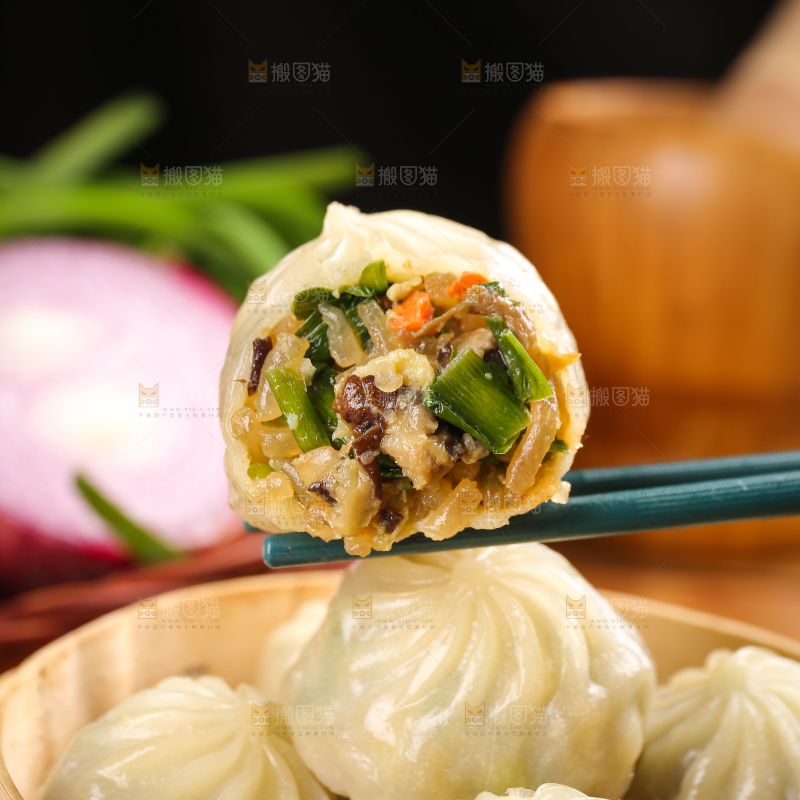 木底上摆放着的小包子