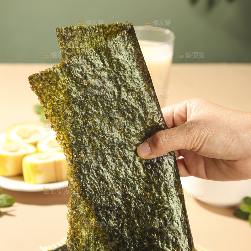 浅底上的海苔卷