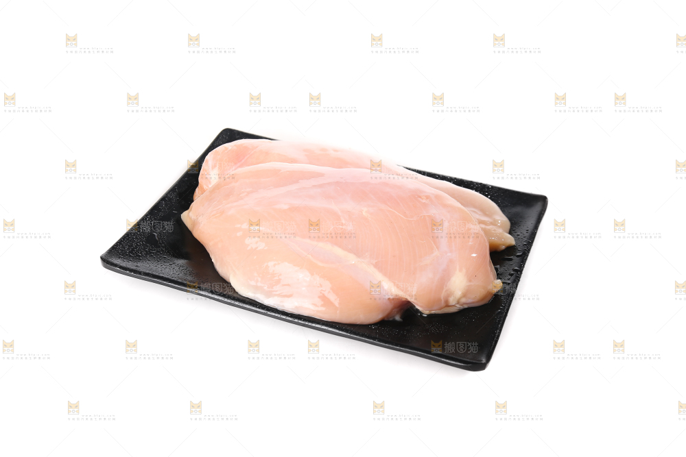 白底上的鸡胸肉