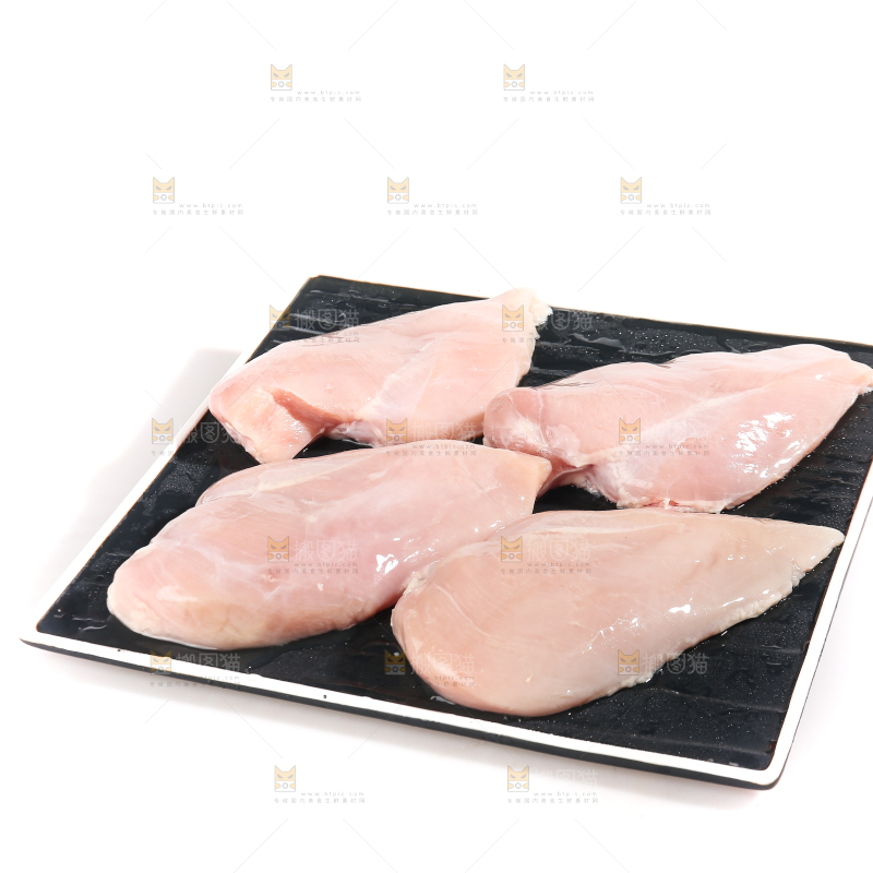 白底上的鸡胸肉