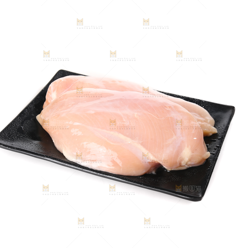 白底上的鸡胸肉