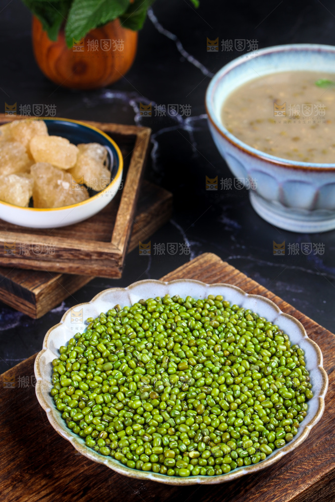 深底上的绿豆
