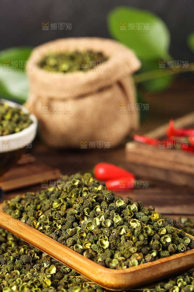 深底上的藤椒