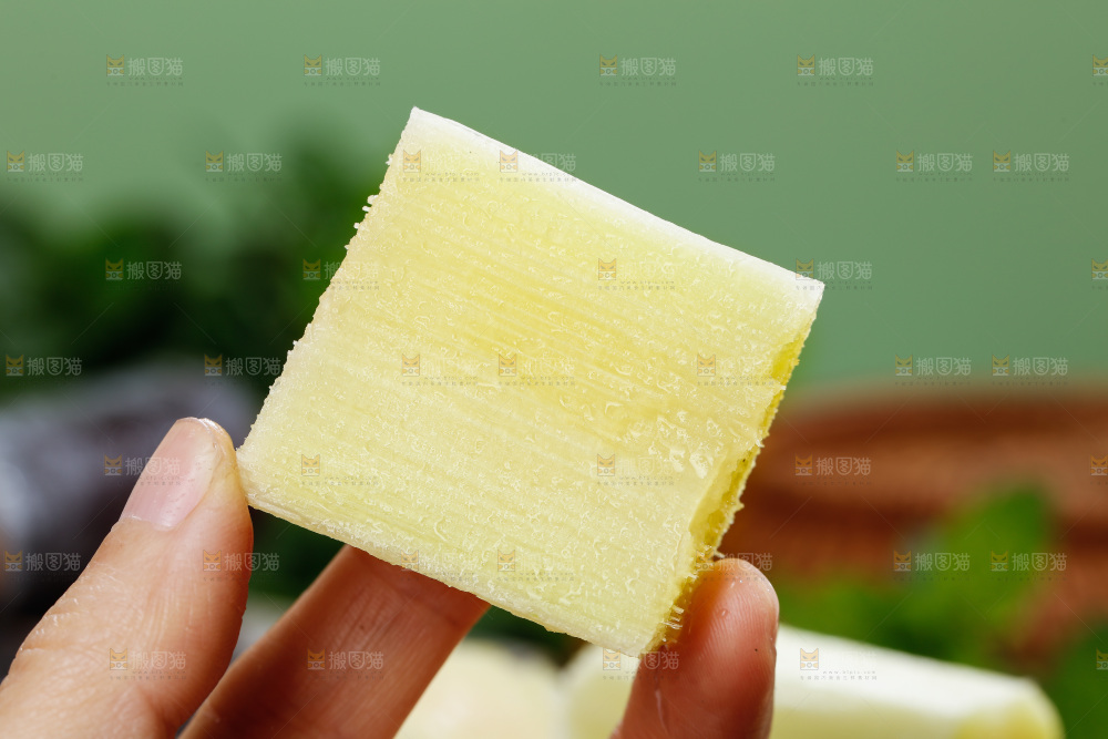 深底上的黑皮甘蔗