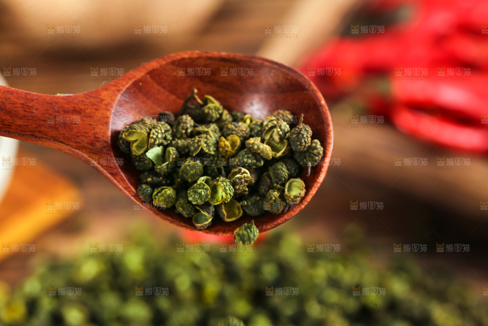 深底上的藤椒