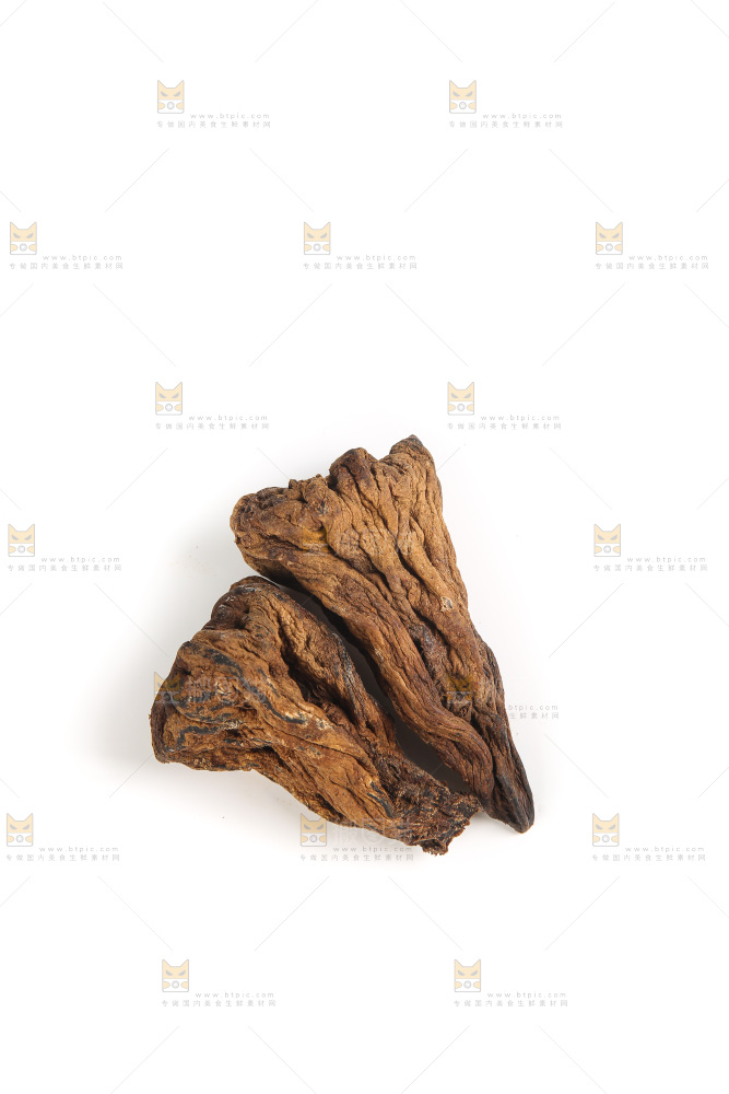 白底上的风干芥肉