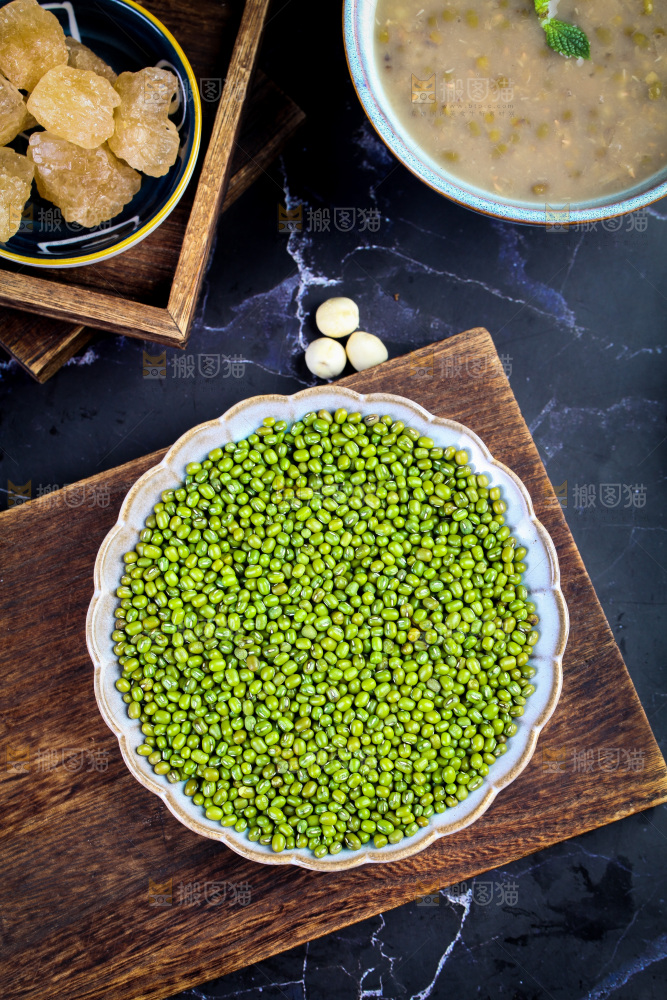 深底上的绿豆