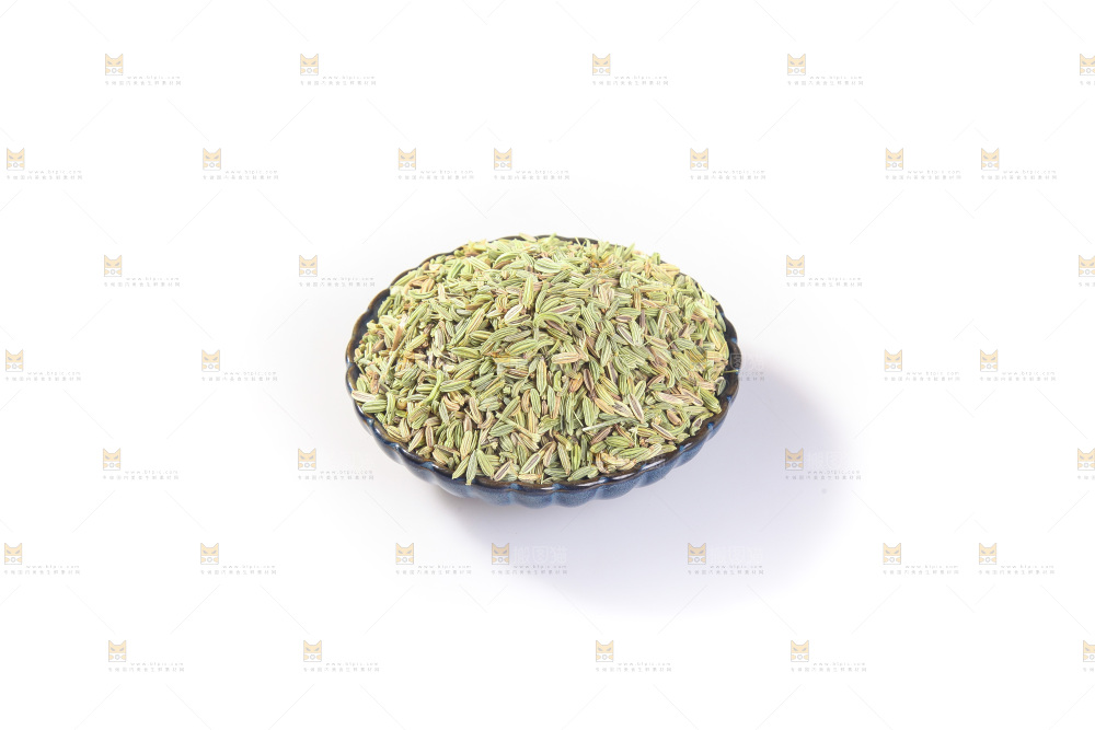 白底上的小茴香籽