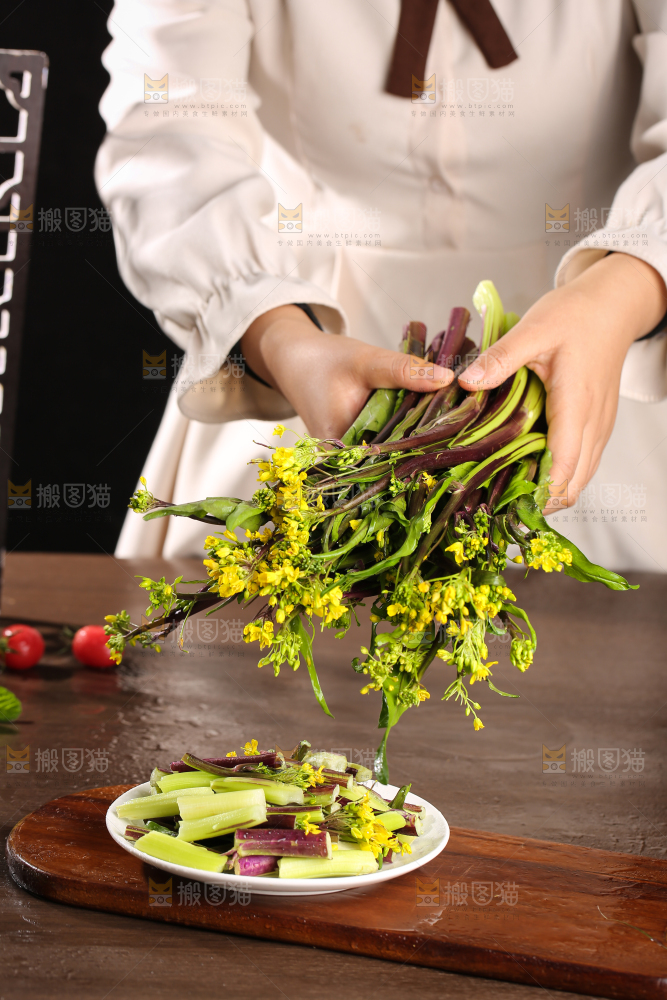 深底上的红菜苔