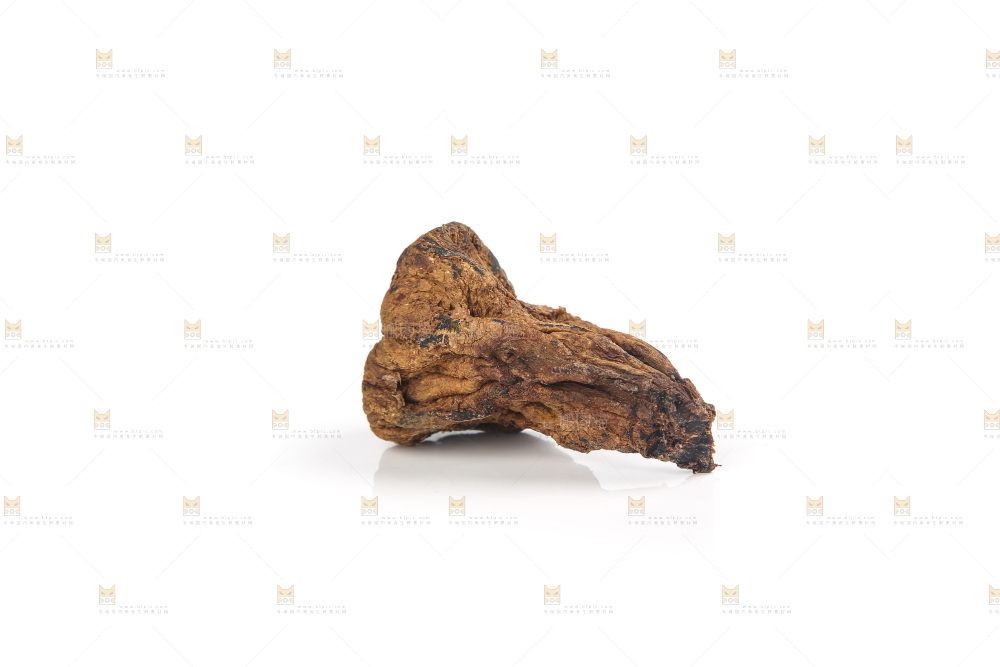 白底上的风干芥肉