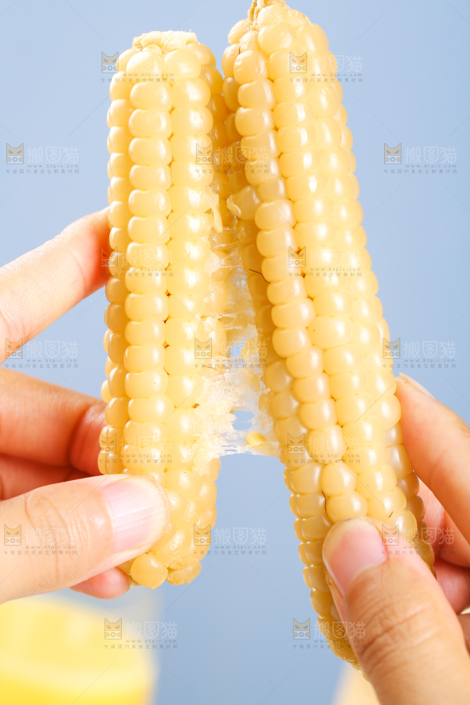 浅底上的手指糯玉米