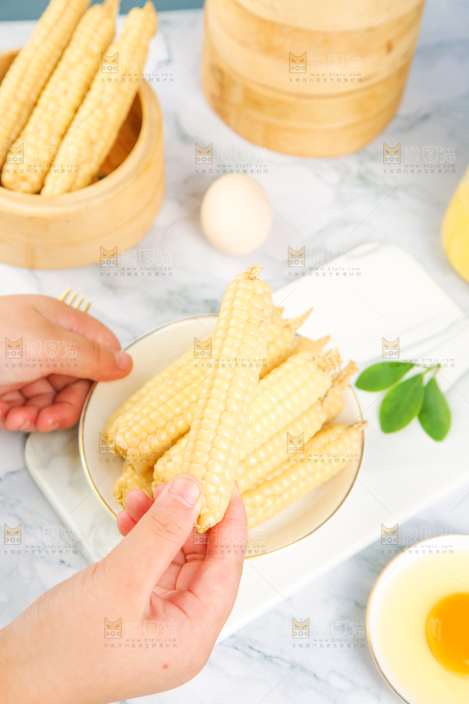 浅底上的手指糯玉米