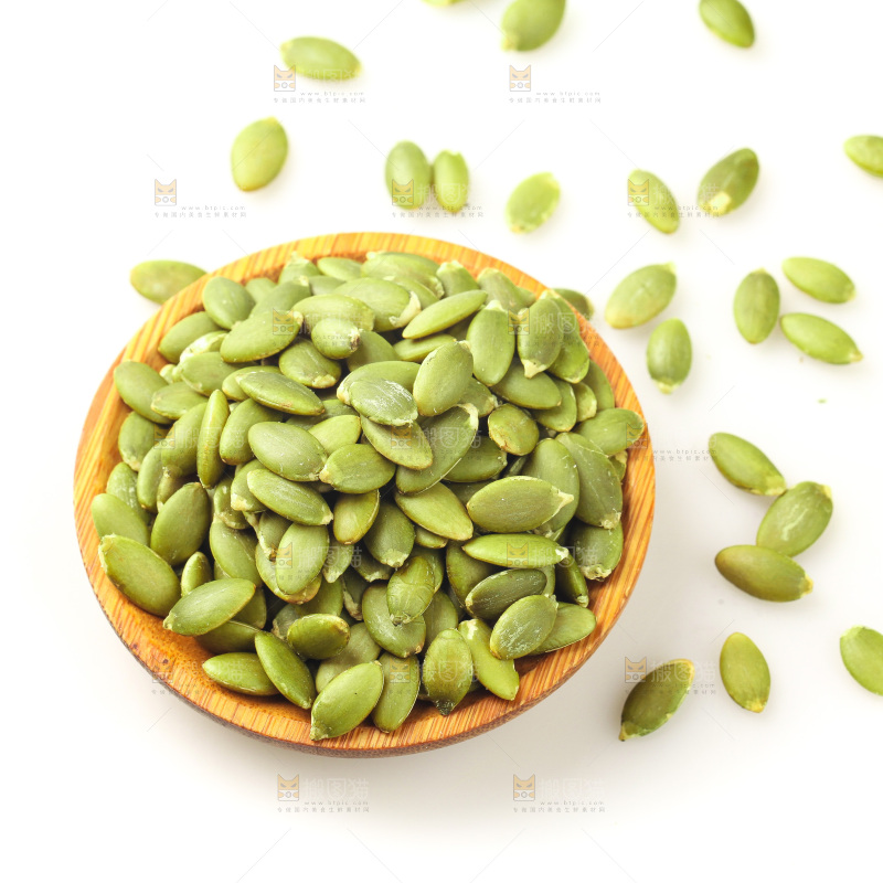 白底上的南瓜籽仁