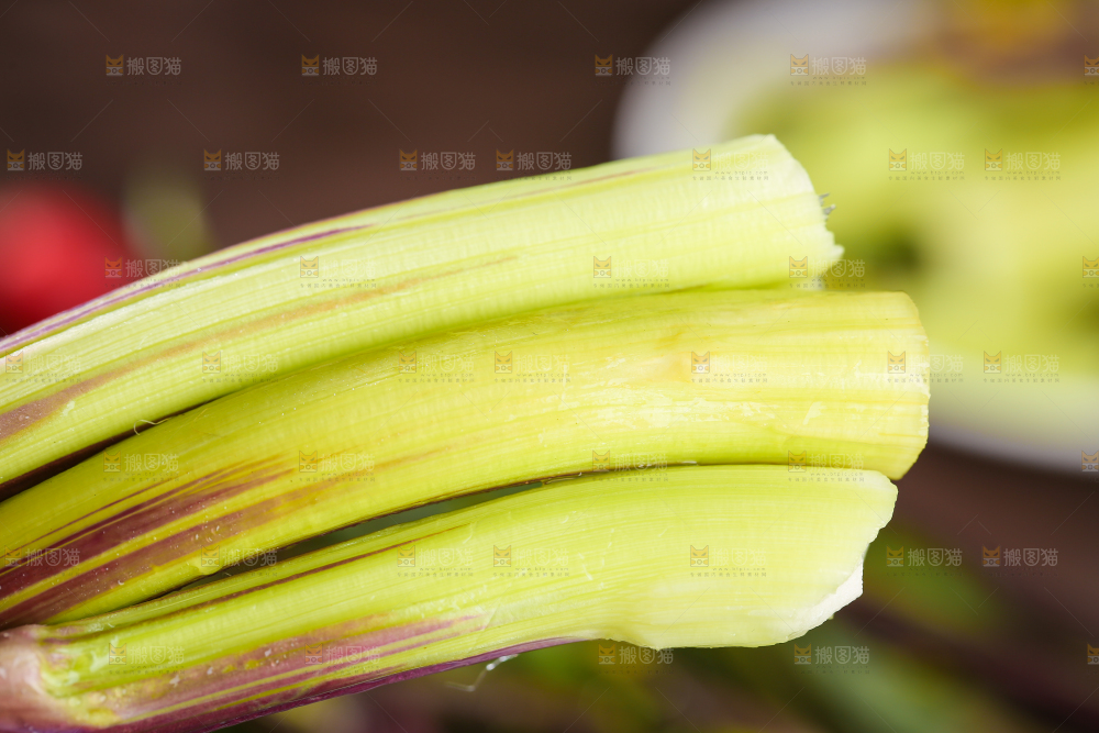 深底上的红菜苔