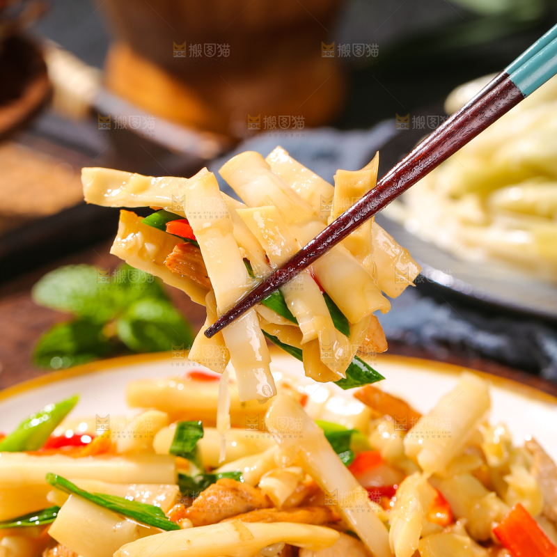 木底上的笋丝炒肉