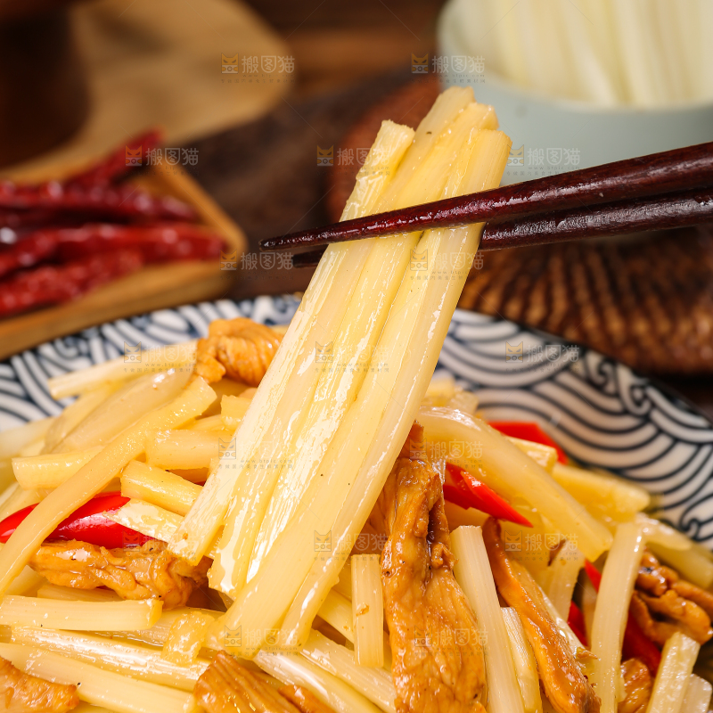 木底上的笋丝炒肉