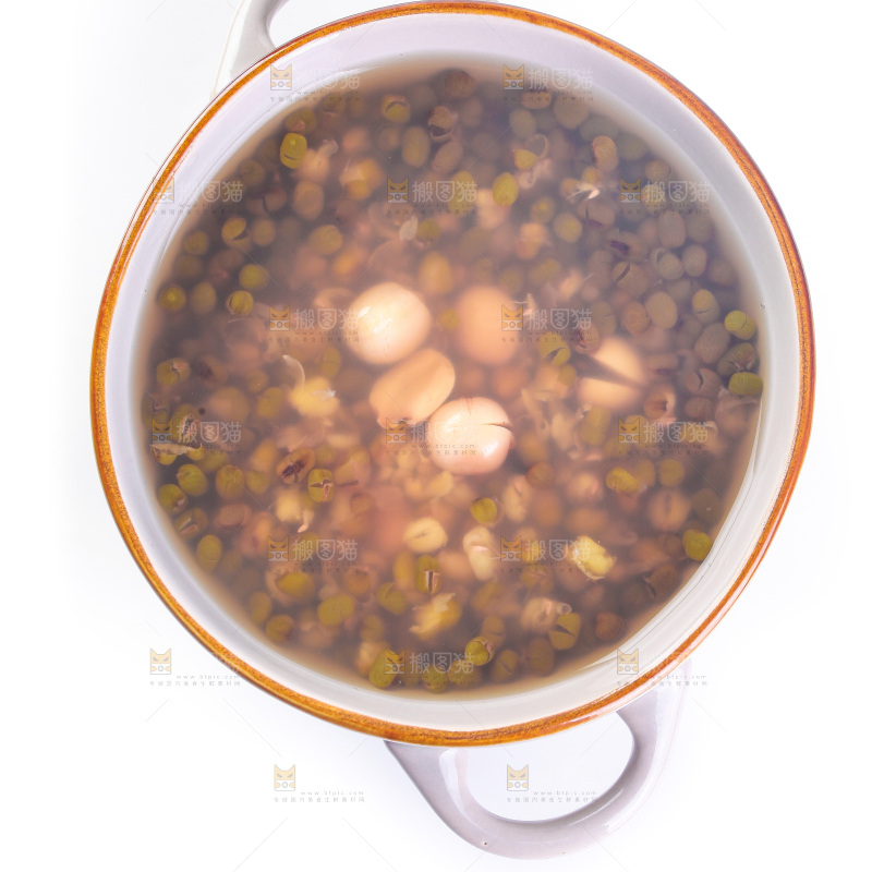 白底上的绿豆莲子汤