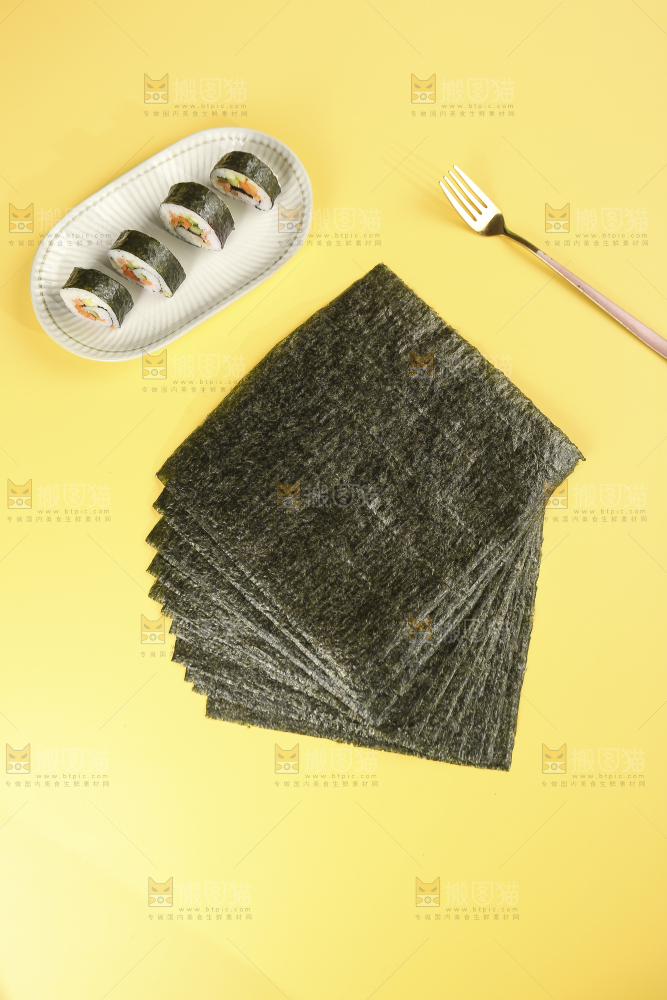 浅底上的海苔卷
