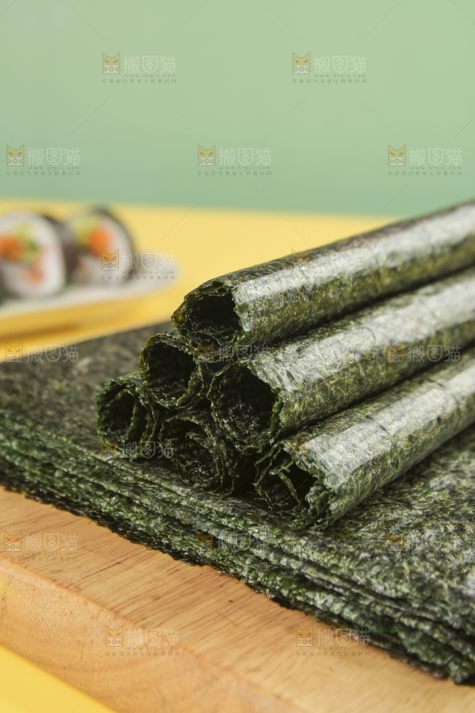 浅底上的海苔卷