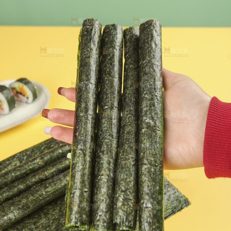 浅底上的海苔卷