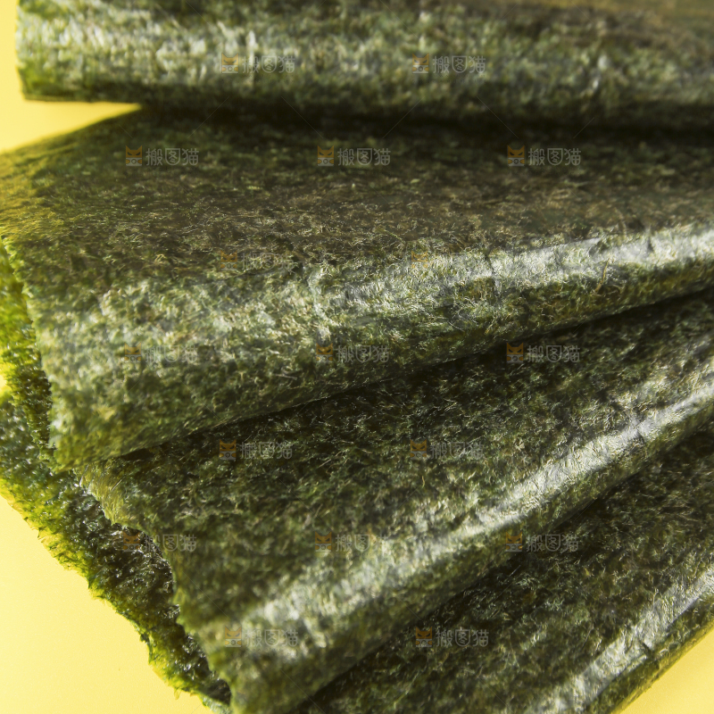浅底上的海苔卷