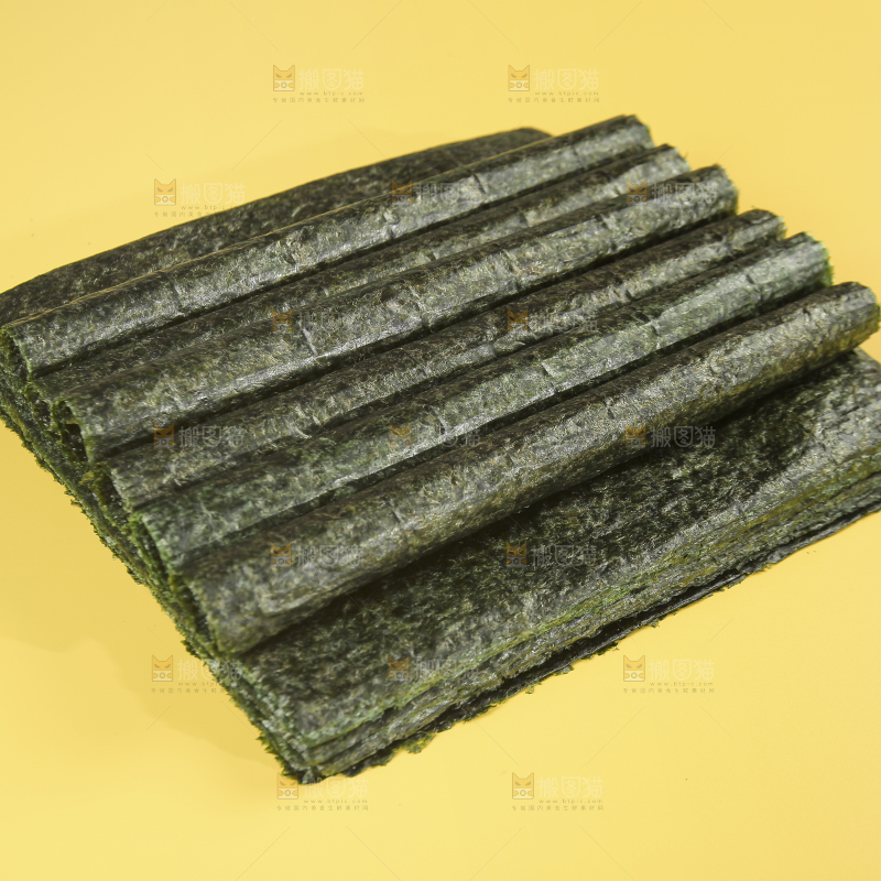 浅底上的海苔卷