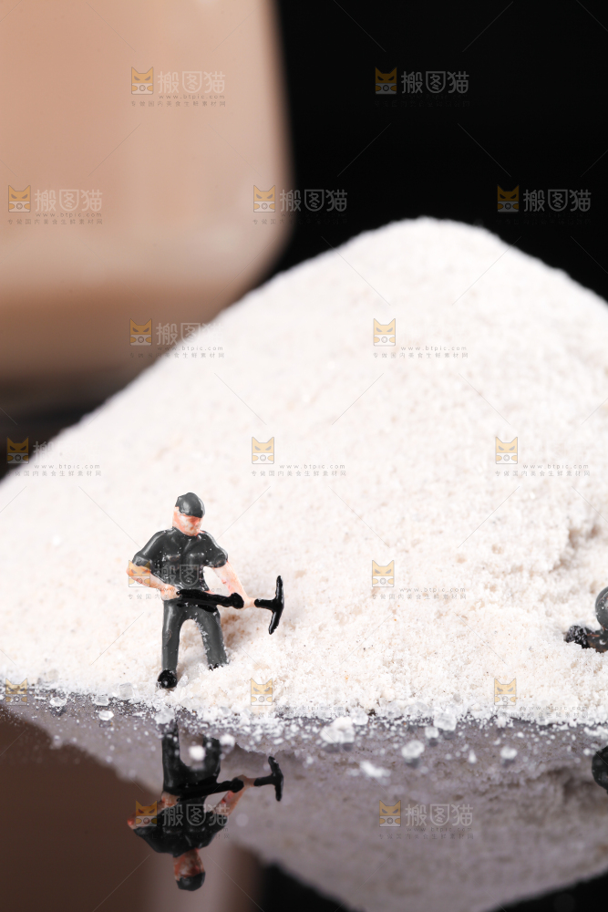 黑底上的奶茶粉