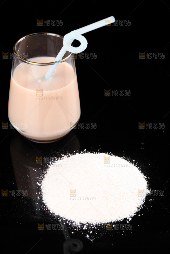 黑底上的奶茶粉