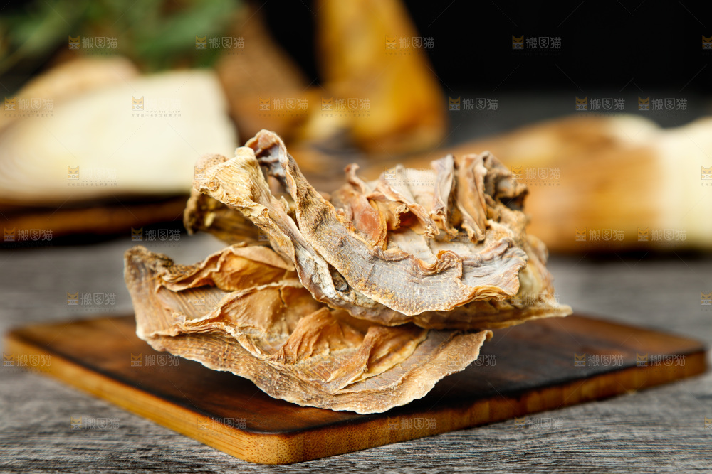 深底上的冬笋干