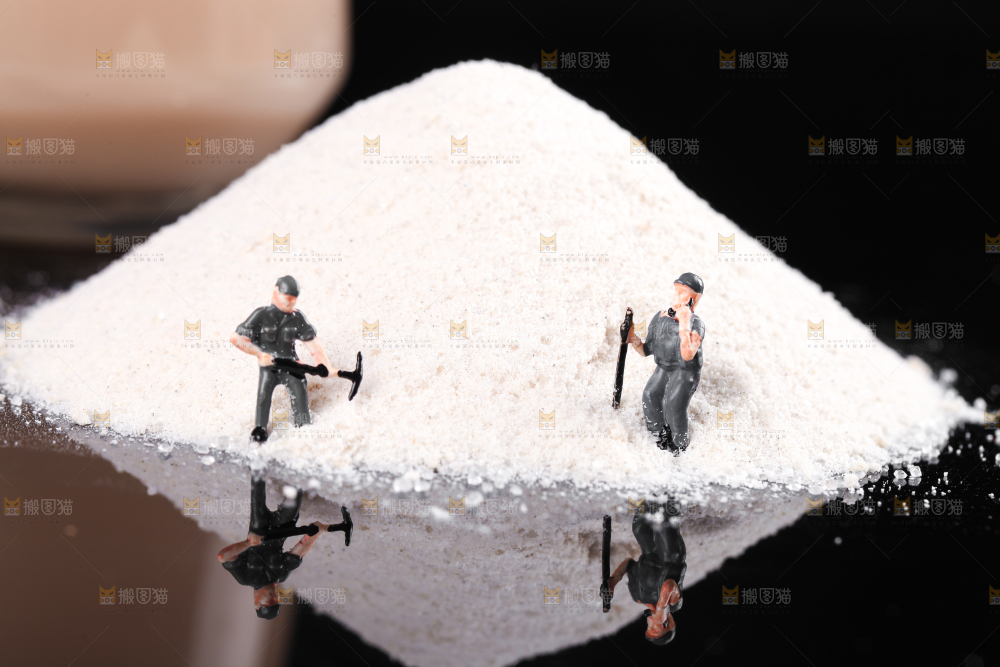 黑底上的奶茶粉