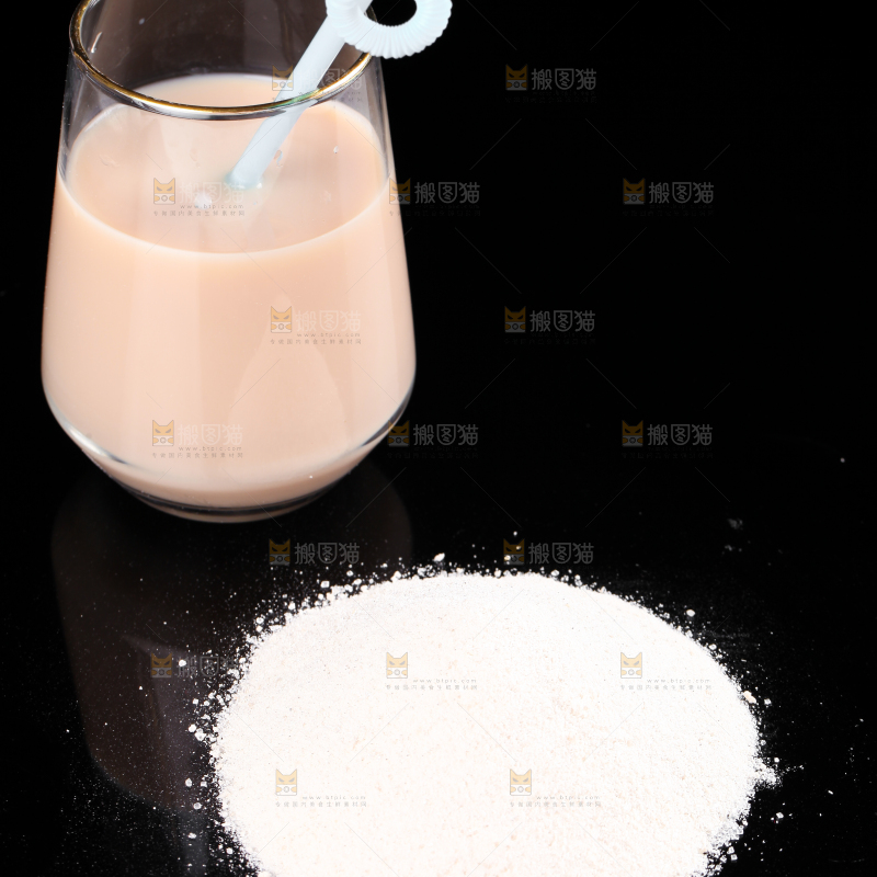 黑底上的奶茶粉