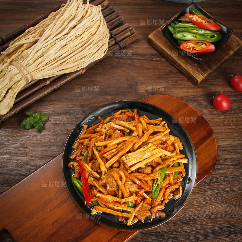 木底上的萝卜条炒肉丝