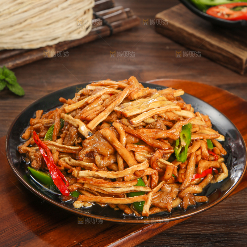 木底上的萝卜条炒肉丝